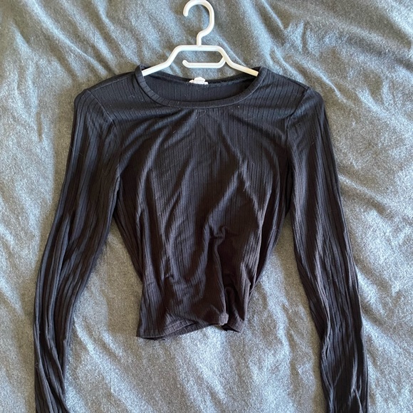 Black Long-Sleeves - Picture 1 of 2